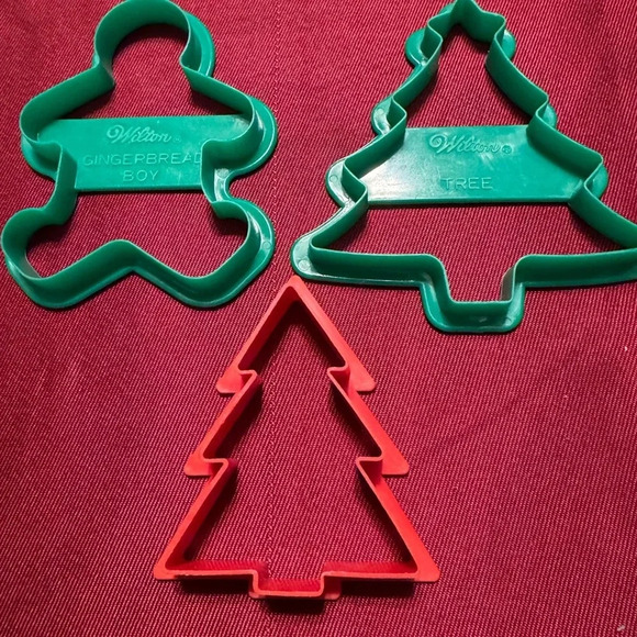 40 Cookie Cutters; stainless steels, plastic, silicone all occasions - Picture 5 of 8